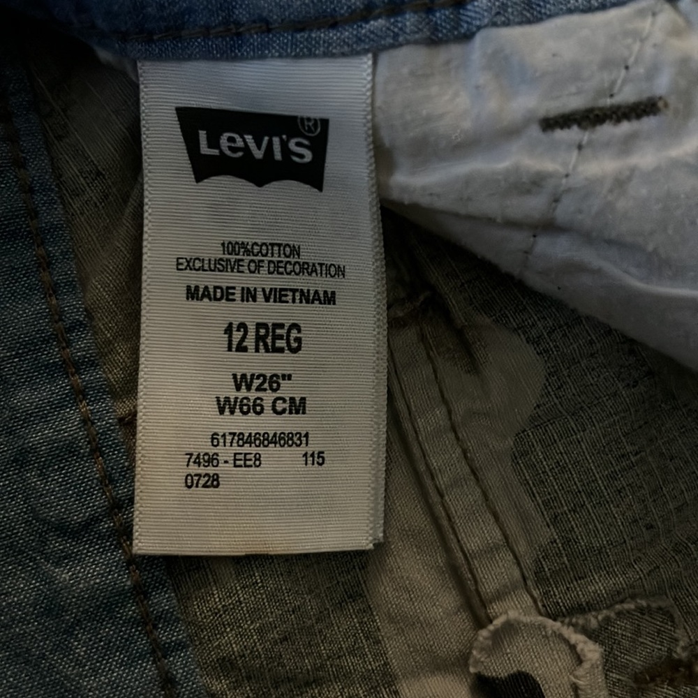 Levi’s Short - Picture 5 of 7